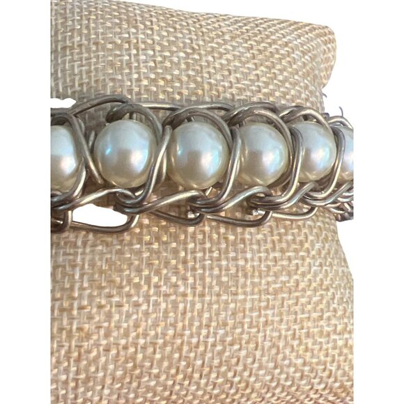 Vintage J Crew Faux Pearl Gold Tone Statement Bracelet Fold Over Clasp 6.5" READ - Picture 2 of 6